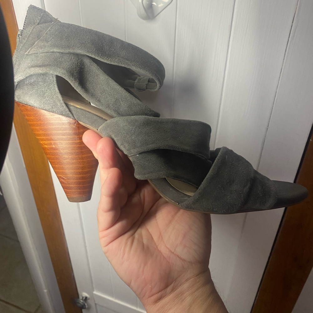 Seychelles Grey Suede ankle strap knotted strap heel sandals Size 10